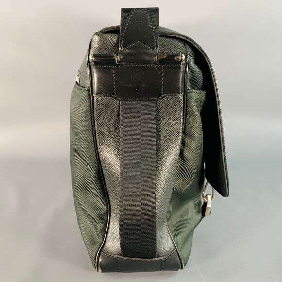 LOUIS VUITTON Dersou Taiga Black Green Nylon Twill Leather Messenger Bag - Picture 3 of 10